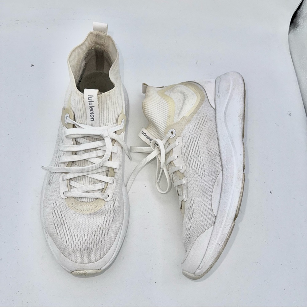 Lululemon- women’s Chargefeel workout sneakers Mid top lace up shoes white SZ 10